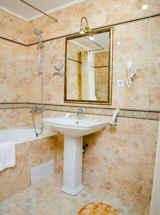 Гостиница Либерти Fly Адлер Представительский люкс-5