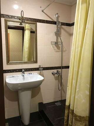 Гостиница Либерти Fly Адлер Трехместный номер «Комфорт»-12