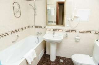 Гостиница Либерти Fly Адлер Стандартный двухместный номер с 1 кроватью или 2 отдельными кроватями и балконом-3