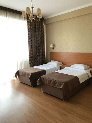 Гостиница Либерти Fly Адлер Трехместный номер «Комфорт»-7