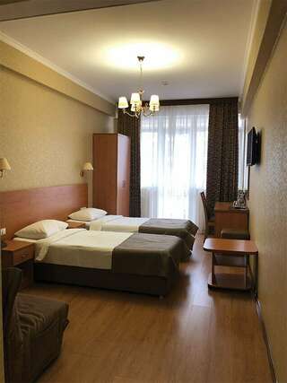 Гостиница Либерти Fly Адлер Трехместный номер «Комфорт»-11